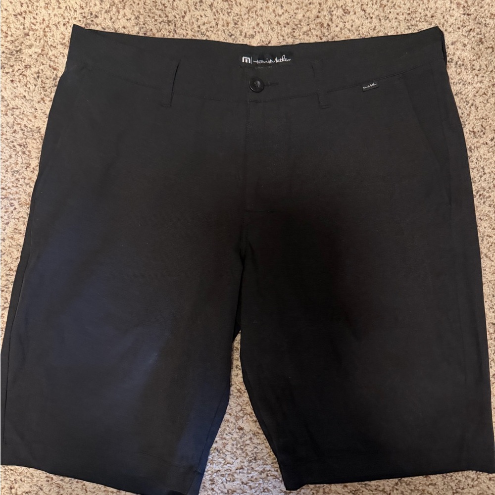 Travis Mathew Black Men's Shorts 34 9 in inseam